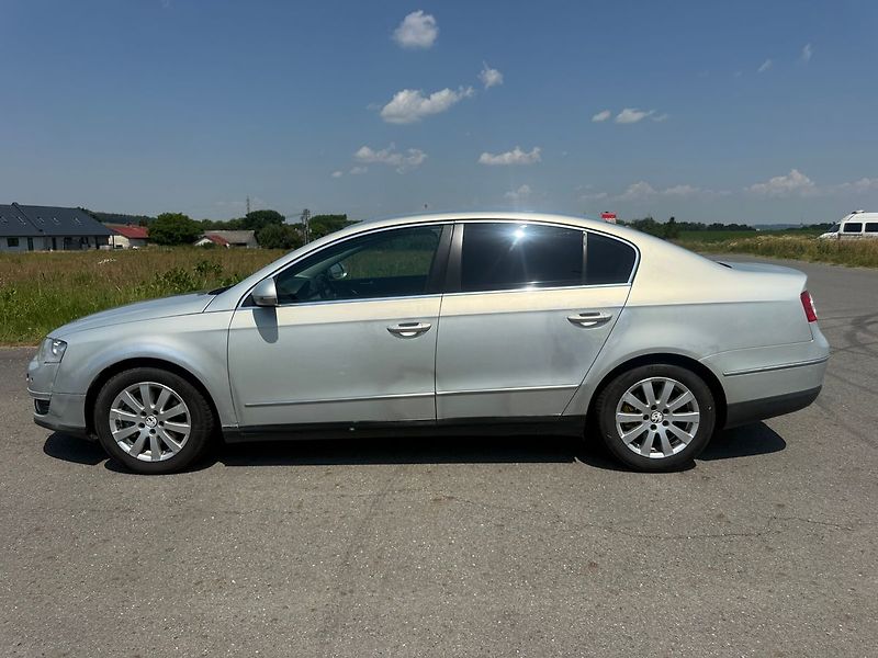 Volkswagen Passat 2,0 103 KW KLIMATIZACE PLNĚ DO - fotka 2 z 15