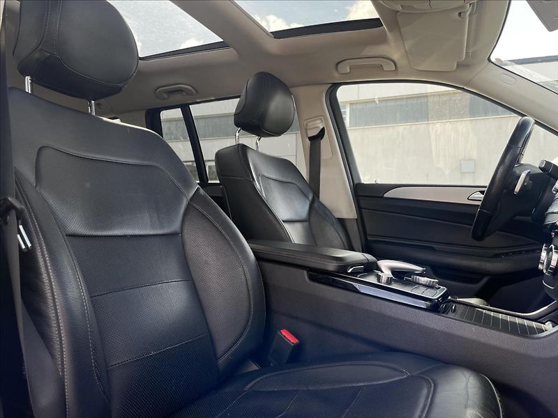 Mercedes-Benz GLS 350d 4MATIC - fotka 13 z 22