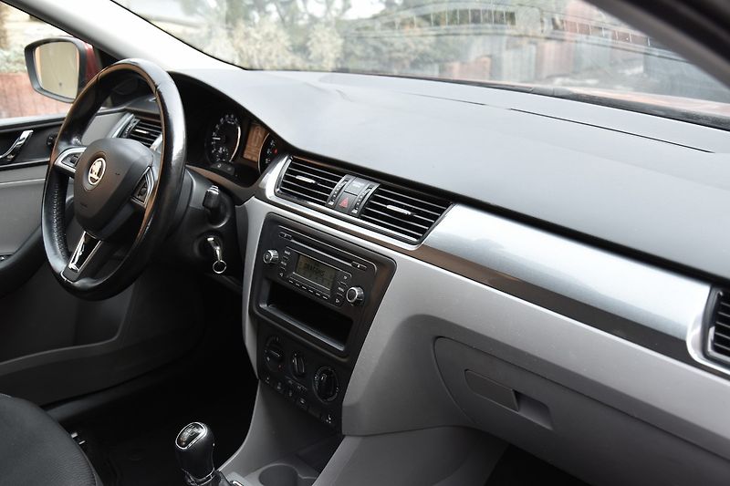 Škoda Rapid 1.6 TDi CR SPACEBACK STYLE - fotka 29 z 33