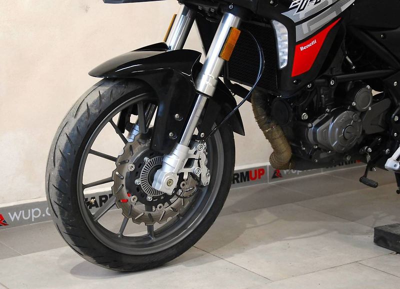 Benelli TRK 251 (2022) hezký stav, 2. maj, původ ČR - fotka 15 z 20