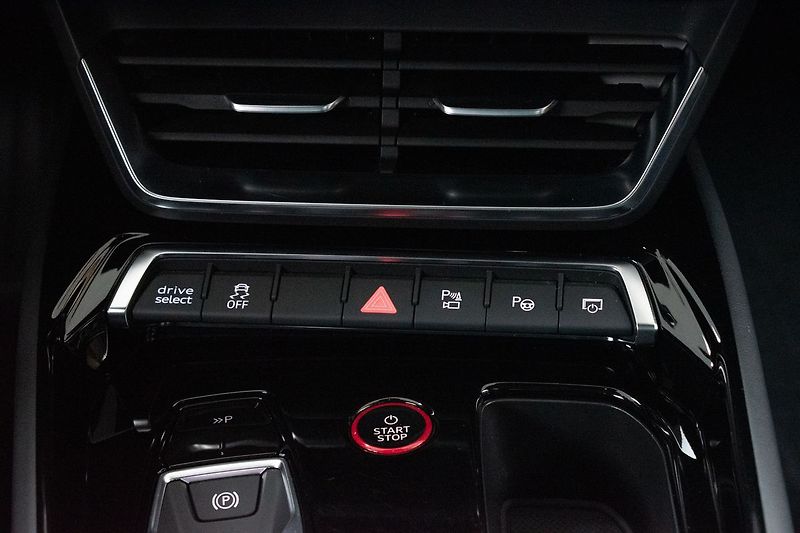 Audi e-tron 93kWh QUATTRO*B&O*AIR*ACC*DPH* - fotka 26 z 50