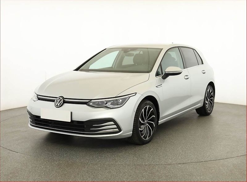 Volkswagen Golf (2024) 1.5 eTSI - fotka 2 z 20