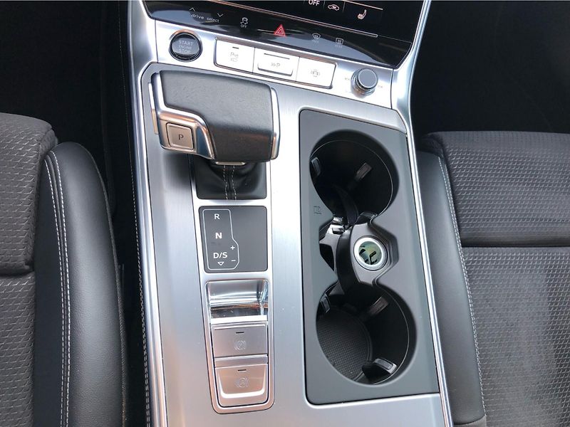 Audi A6 AVANT SPORT 50TDi - fotka 21 z 30
