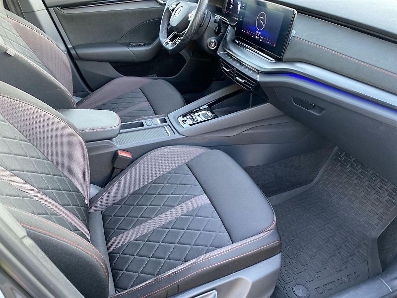 Škoda Octavia (2022) Combi 2.0 TDI 4x4 DSG RS - fotka 10 z 35