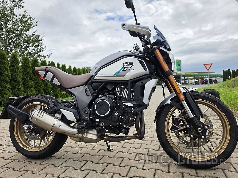 CFMOTO 700 CL-X Heritage (2022) - fotka 1 z 16
