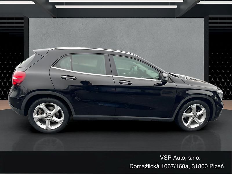 Mercedes-Benz GLA 200d 4MATIC - fotka 6 z 20