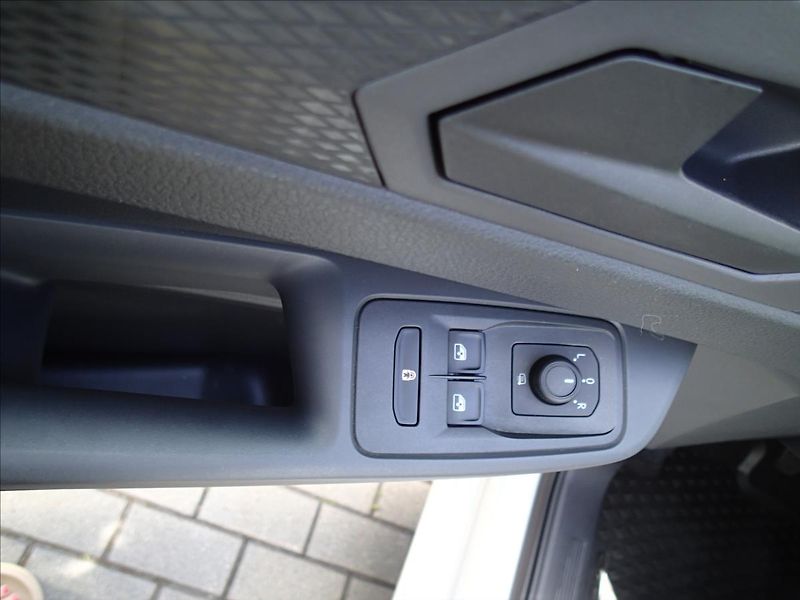 Volkswagen Caddy 1,5 1.maj. 26 000 Km, záruka - fotka 11 z 41