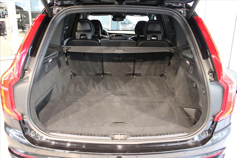 Volvo XC90 B5 AWD R Design PilotAssist/DP - fotka 27 z 32