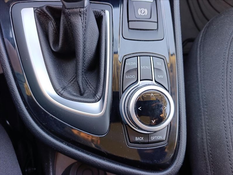 BMW Řada 2 1,5 216d Automat Navi Tempomat - fotka 35 z 36