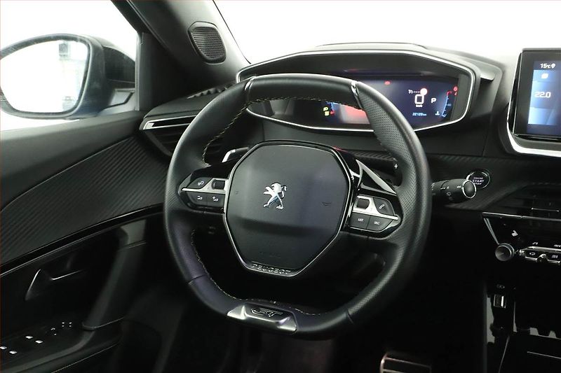 Peugeot 2008 (2020) GT Line 1.5 BlueHDi, Automat - fotka 16 z 18