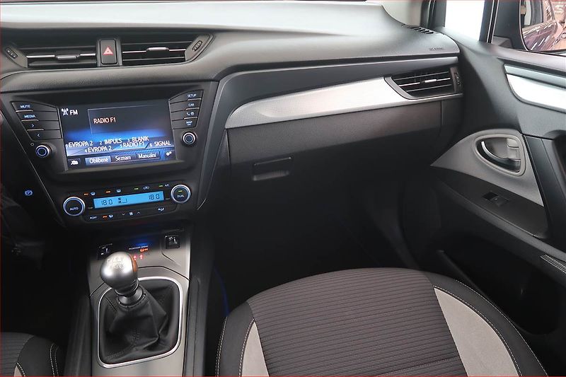 Toyota Avensis (2015) 2.0 D-4D, Serv.kniha, Tempomat - fotka 8 z 18