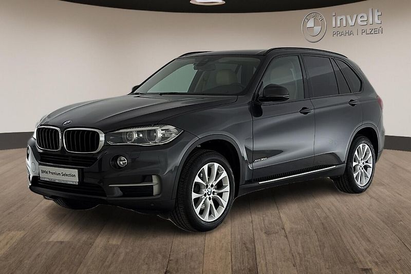 BMW X5 xDrive30d - fotka 1 z 26
