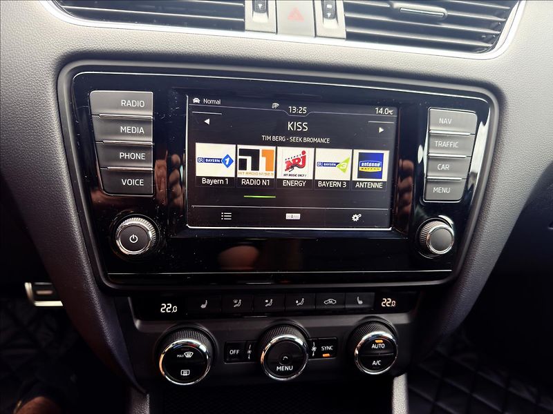 Škoda Octavia 2,0 TDi RS DSG - fotka 13 z 29