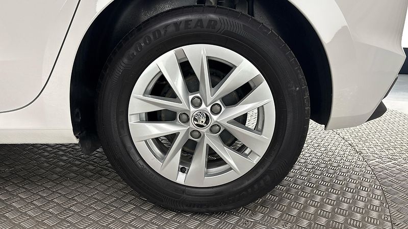 Škoda Fabia 1.0 TSI Style - fotka 19 z 23