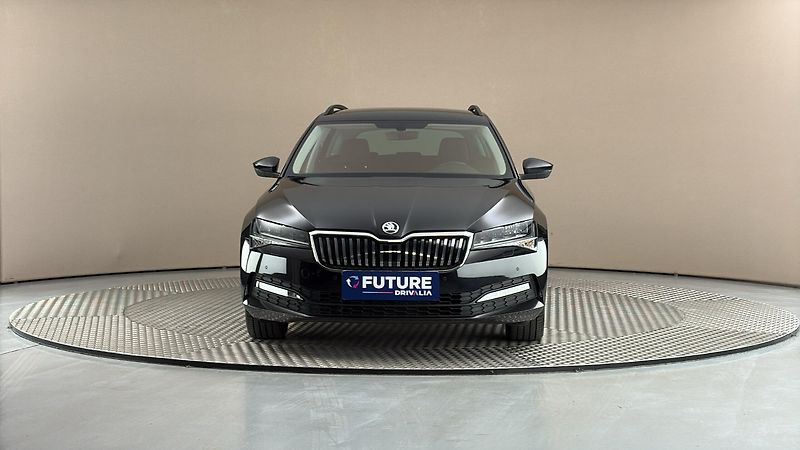 Škoda Superb 2.0 TDI Ambition Combi - fotka 3 z 29