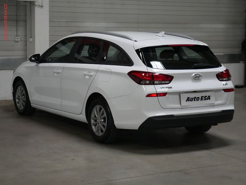 Hyundai i30 (2019) 1.6, ČR, AC, temp - fotka 6 z 18