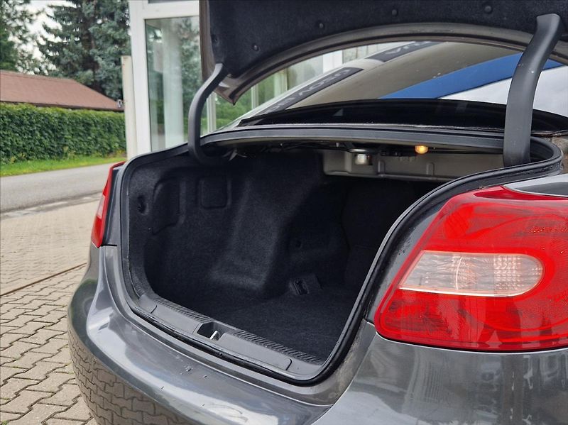 Suzuki Kizashi 2,4 i 4x4 XENON AC ŠÍBR VÝHŘEV - fotka 12 z 37