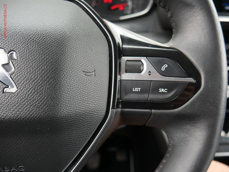 Peugeot 208 (2021) 1.2PT, Allure, LED, navi - fotka 15 z 20
