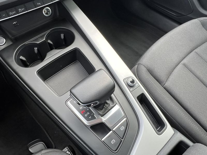 Audi A4 Avant (2022) 2.0 TDI - fotka 30 z 33