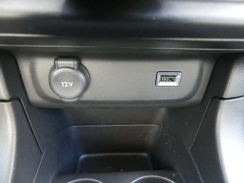 Citroën C3 (2024) 1,2 PureTech 110 MAN6 SHINE+ - fotka 16 z 23