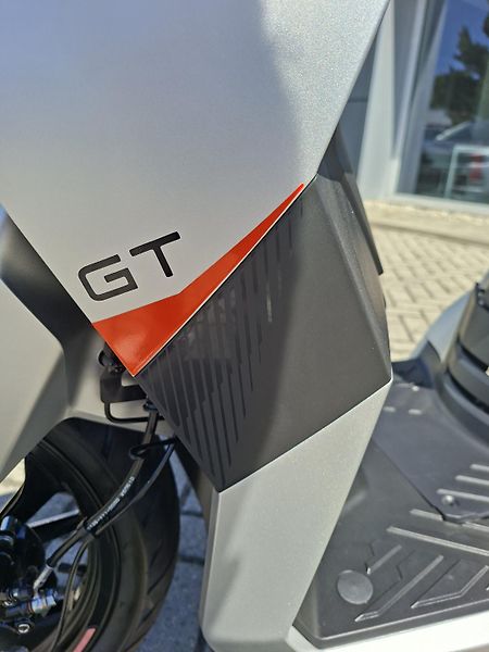 Peugeot Tweet 125i (2026) GT - fotka 10 z 11