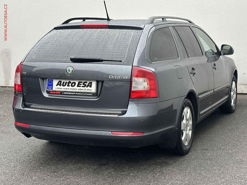 Škoda Octavia (2012) 1.6 TDi, ČR, AC - fotka 4 z 15