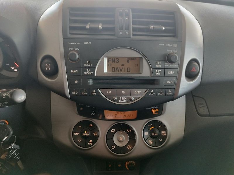 Toyota RAV4 (2007) 2,0I,112KW,4X4,ALU,TAŽNÝ - fotka 19 z 31