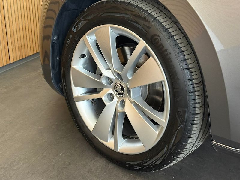 Škoda Superb 2.0TDI 110kW LED Webasto Tažné - fotka 10 z 40