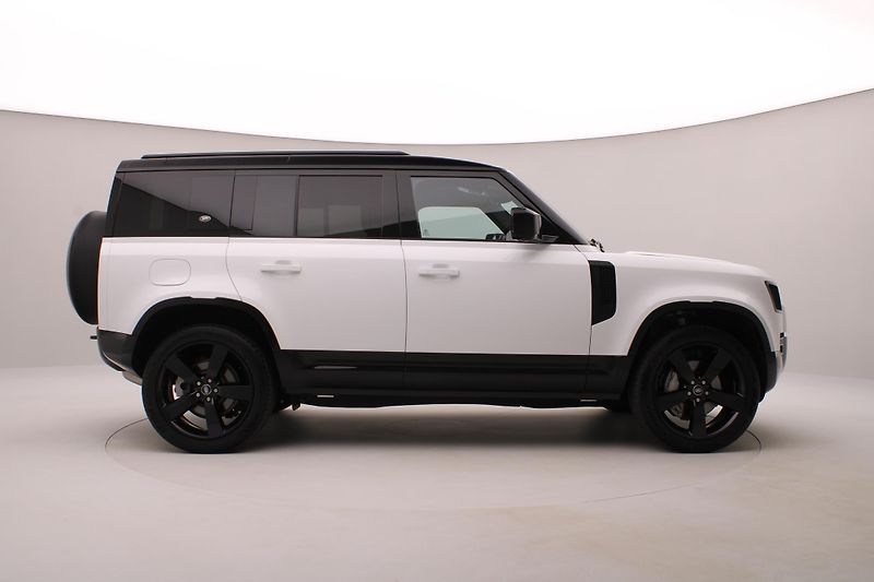 Land Rover Defender 110 D300 X-DYNAMIC HSE AWD AUT - fotka 13 z 49