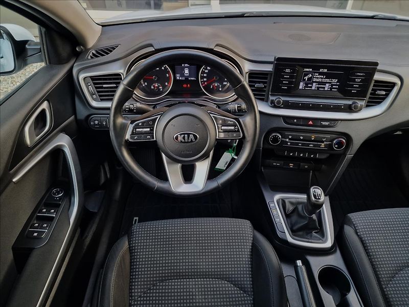 Kia Ceed 1.6CRDi 100kW Fresh SW,1.Maj. - fotka 12 z 47