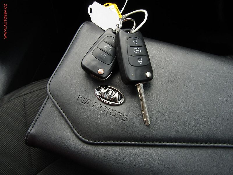 Kia Ceed (2012) 1.4 CRDi, ČR, AC, +kola - fotka 15 z 16