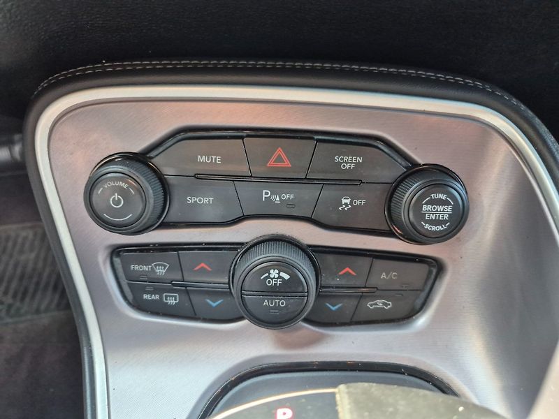 Dodge Challenger (2019) 5.7Hemi Nová STK - fotka 26 z 32