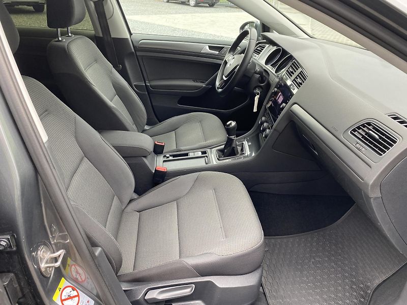 Volkswagen Golf 1.4 TSI 92kW-1xMAJ.-LED- ACC - fotka 39 z 44