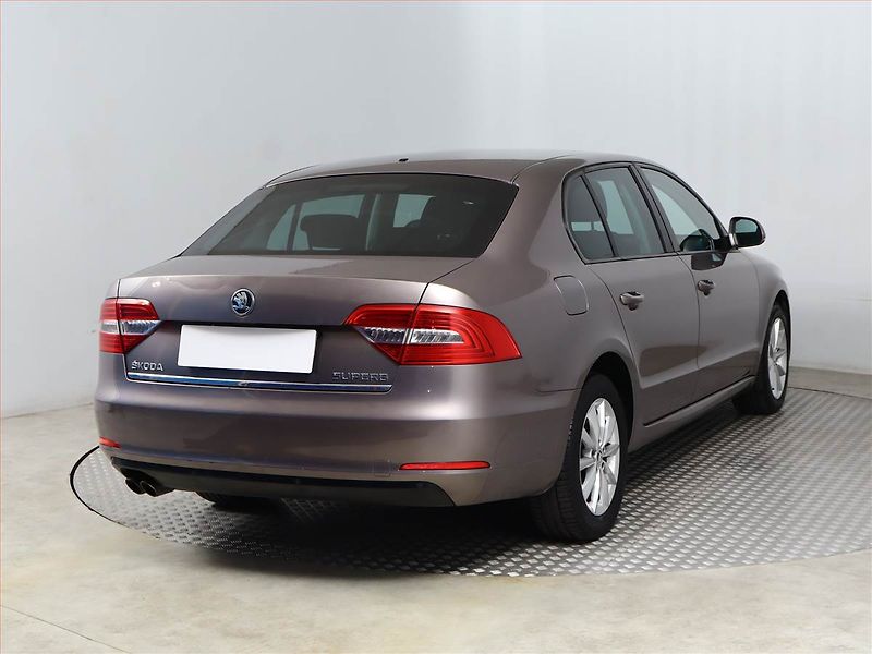 Škoda Superb (2013) Ambition 2.0 TDI, 4X4 - fotka 5 z 16