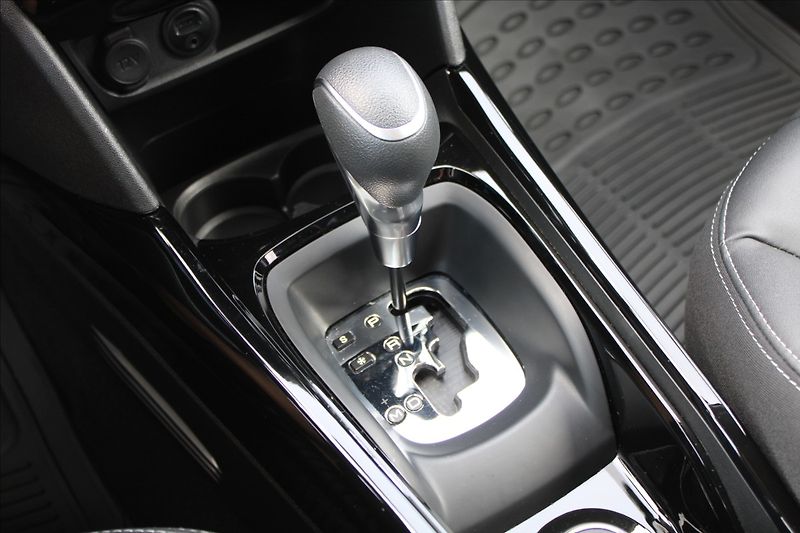 Peugeot 2008 1,2 T  AUTOMAT,ALLURE,WEBASTO - fotka 17 z 34