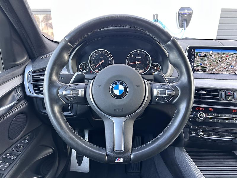 BMW X5 xDrive30d M-Sport - fotka 10 z 24