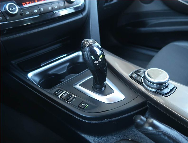 BMW Řada 3 (2014) 320d xDrive GT, 4X4, Automat - fotka 13 z 22