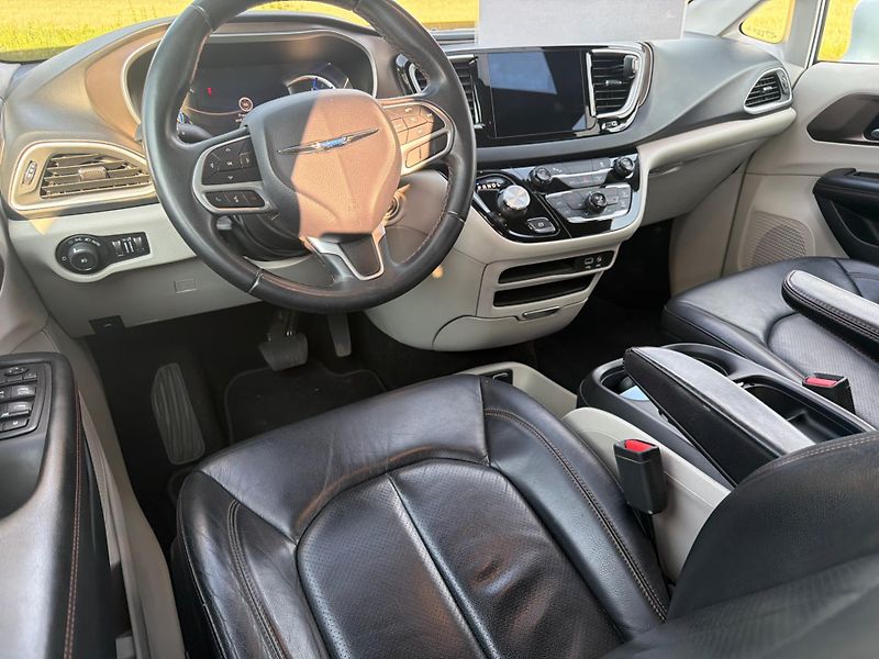Chrysler Pacifica (2019)  3,6 L DVD Hybrid Plug In 2019 - fotka 14 z 20