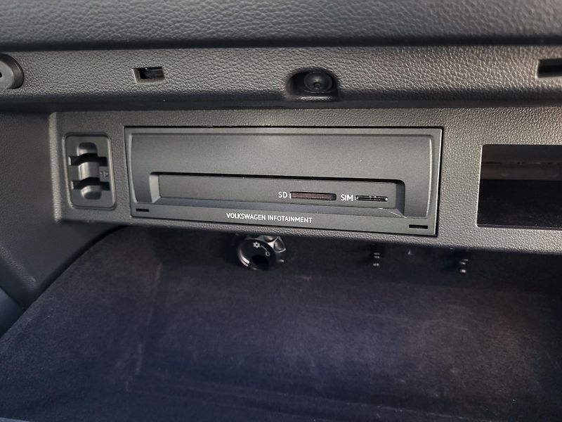 Volkswagen Touareg 3.0 V6 TDi DSG 4MOTION - fotka 25 z 46