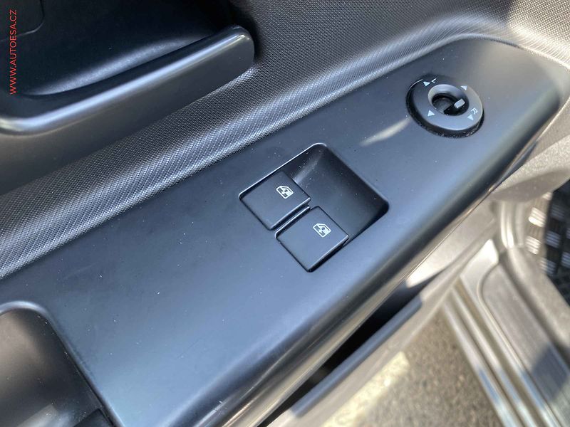 Kia Ceed (2011) 1.4i, ČR, AC, temp. - fotka 13 z 16
