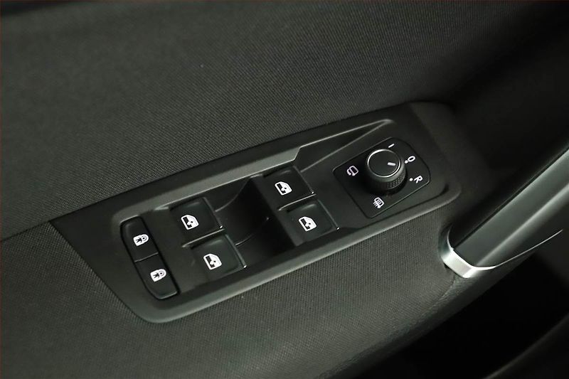 Volkswagen Touran (2020) 2.0 TDI, Automat, 7 míst - fotka 15 z 15