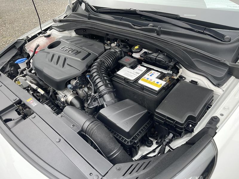 Hyundai i30 1.6d NEHAV-NAVI-DPH-po STK! ČR - fotka 32 z 43