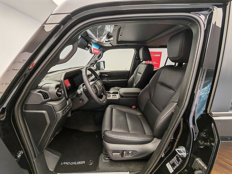 Toyota Land Cruiser 2.8L Diesel Executive 4x4 - fotka 27 z 48