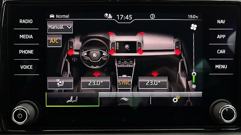 Škoda Karoq 1.5 TSI DSG Sportline - fotka 25 z 27