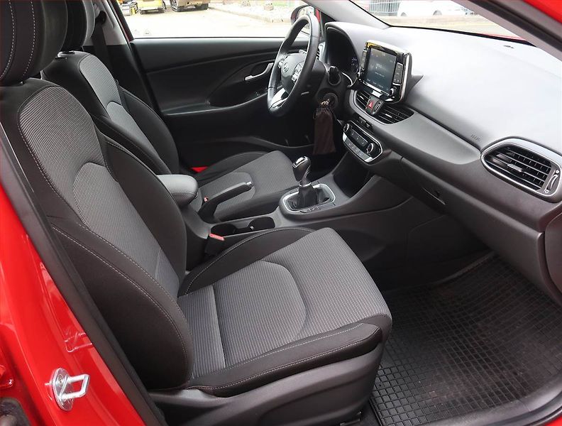 Hyundai i30 (2019) 1.4 CVVT, Serv.kniha, Tempomat - fotka 9 z 17