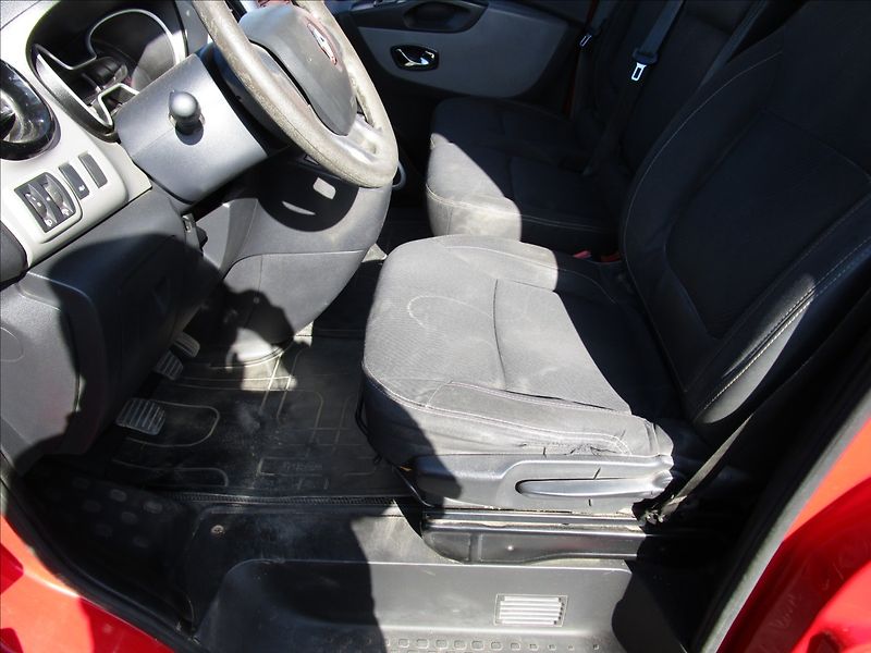 Renault Trafic 1.6dCi, Klima, 1. maj. - fotka 10 z 37