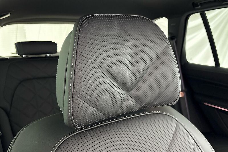 BMW X5 xDrive40i - fotka 8 z 28