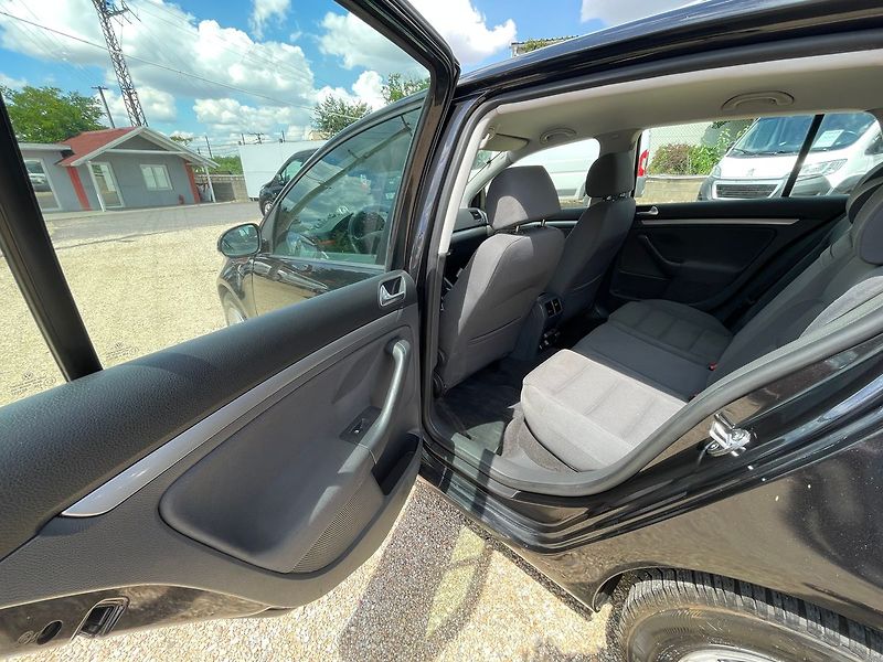 Volkswagen Golf 2.0TDI 103kW*ZADÁNO* - fotka 13 z 25