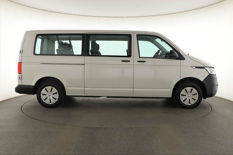 Volkswagen Transporter (2020) 2.0 TDI, Bus, 9Míst, ČR, 1Maj - fotka 6 z 14