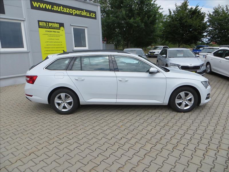 Škoda Superb 2,0 TDI Ambition DSG TAŽNÉ ČR - fotka 11 z 26